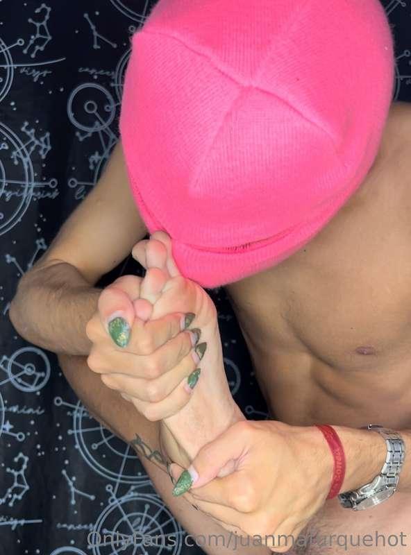 Que rico 🦶🏼 olerme los pies antes de hacerme la paja