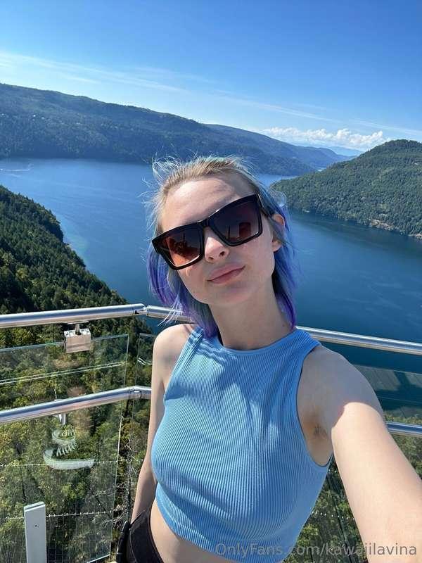 Does my hair color match the background?