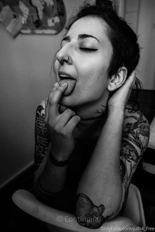 I want to test my gag reflex on you 👅🍆 tip to volunteer 🤤