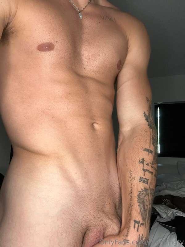 DM me when ur online🍆