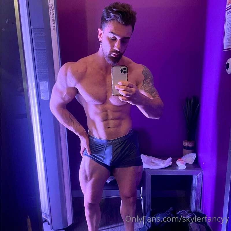 How do you like the tanning room lighting ? I’ll be getting ..