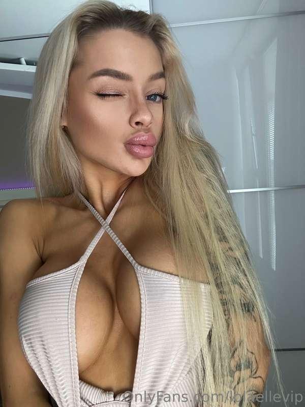 Your sexy pretty girl 🥰🥰