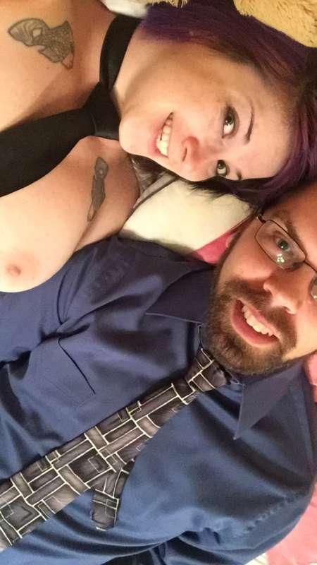 [pics] me naked with a tie :)