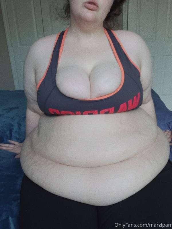 Let's do a workout where I show off my tits and ass? 🤓🔥 (3/4..