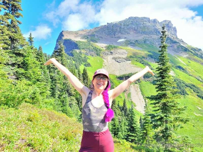 Peaks and Cheeks 🏔🍑