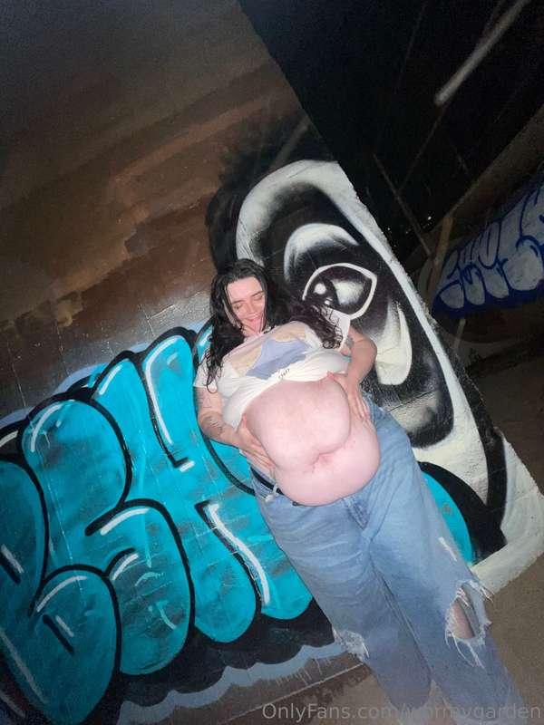 I love pulling my belly out in public, I hope nobody saw me ..