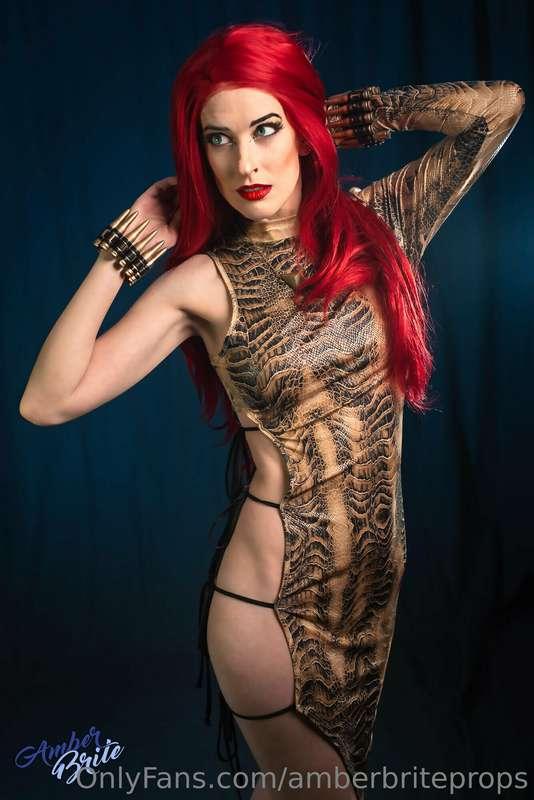 Tired of redheads yet? How about sexy spy redheads, in a sna..