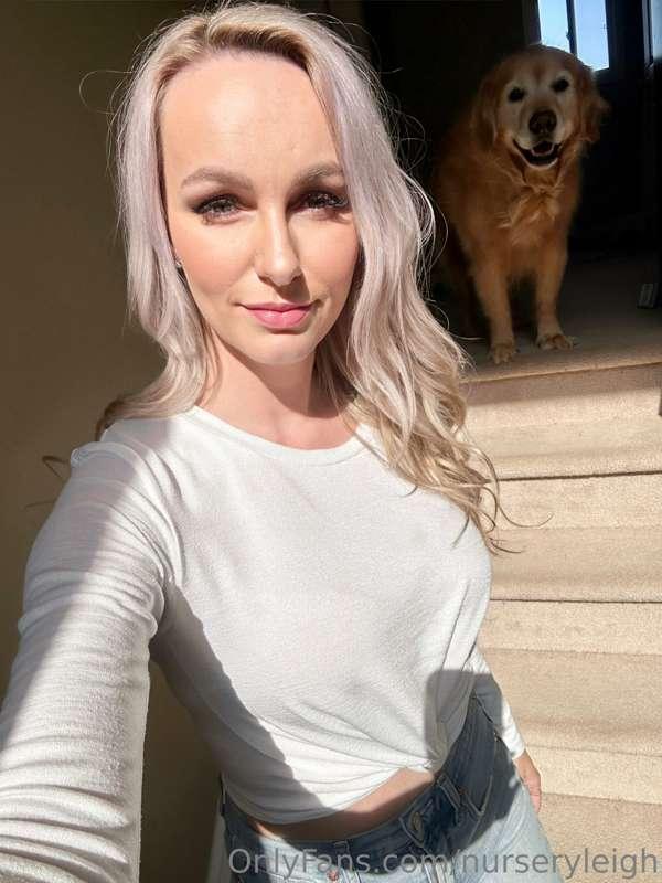 Best photo bomb 💣 

Well hello buddy 🐕
