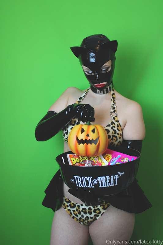 This latest Halloween themed shoot was so fun :} 

Also got ..