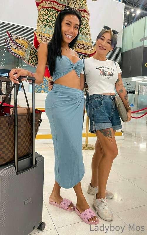 Caught my lovely girl at the airport🛫👧🎒
Two travel birds🐧💕🐧
..
