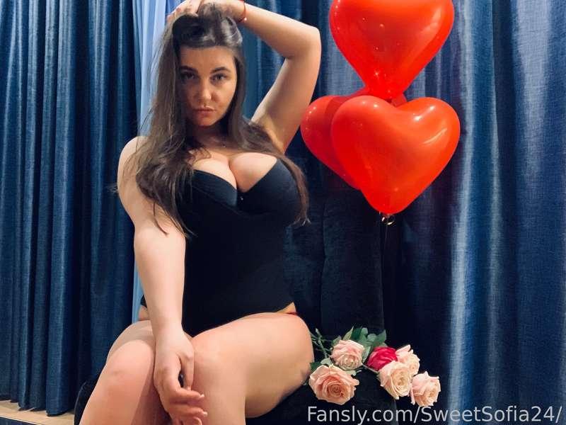 My Special Valentines day set 1, with not much nudes but more of a sensuality and passion.😍

#tits #bigtits #boobs #pussy #ass #legs #closeup #lovense 
#brunette #pussy #cute #beauty #petite #booty #body #top #best #beautiful #lips #busty #ass #erotic
#stockings #nylons #heels #tongue #valentines
#fyp