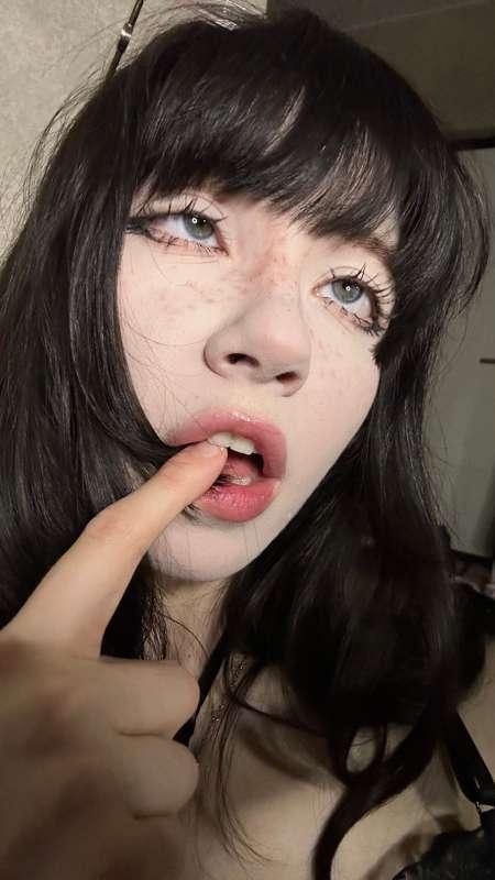 yoursmalldoll image #1