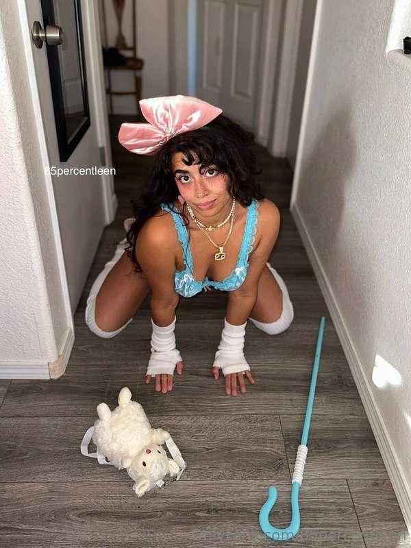 Unlock if I’m your favorite lil doll 🎀( bending over, on my ..