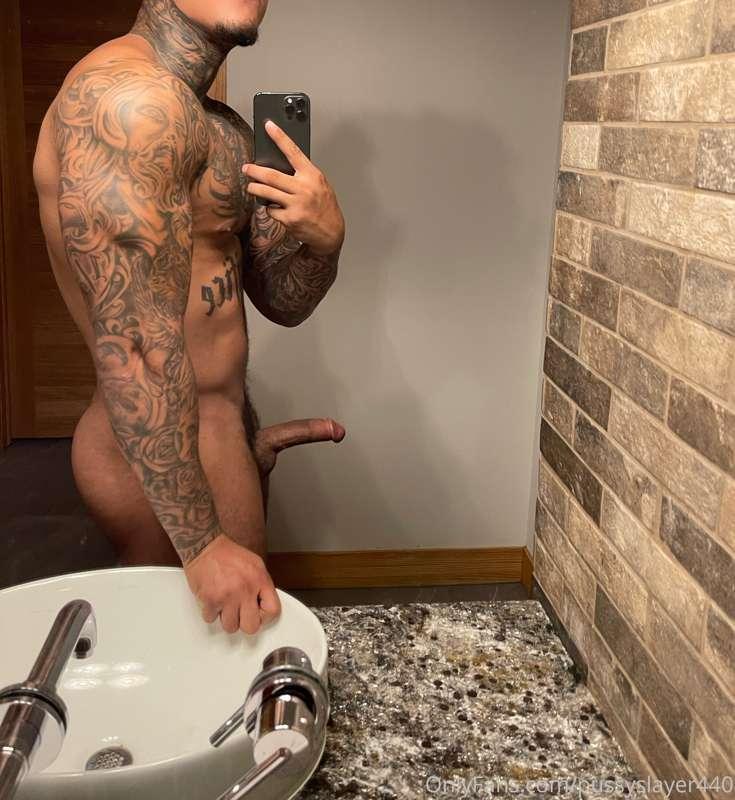 This what a 19yr old 6’6 240lbs beast looks like