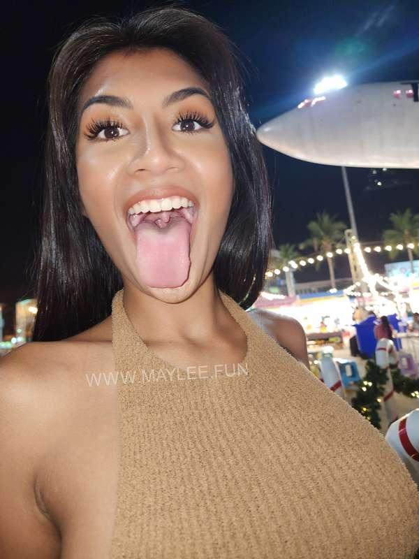 When daddy says "Open wider" 👅👄