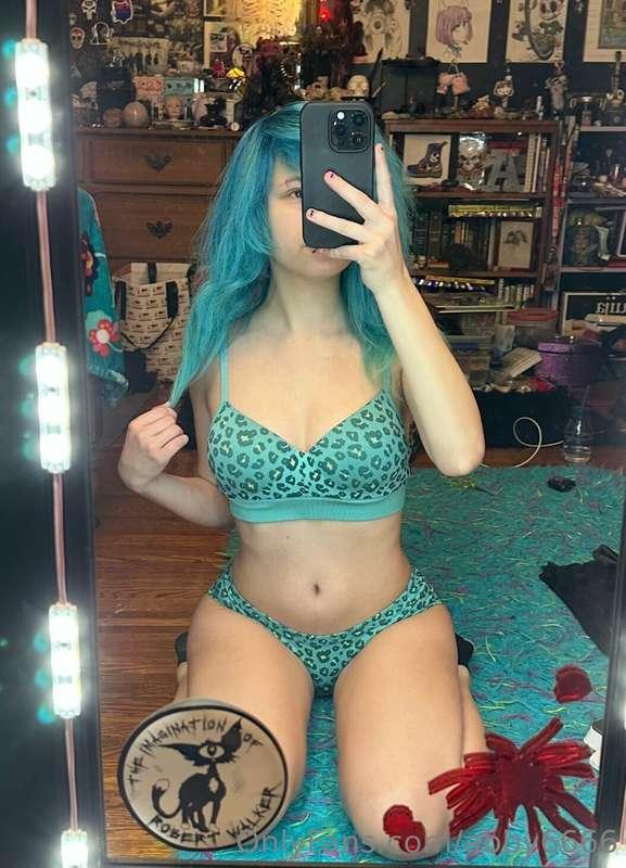 Ask me about private videos and pics <3