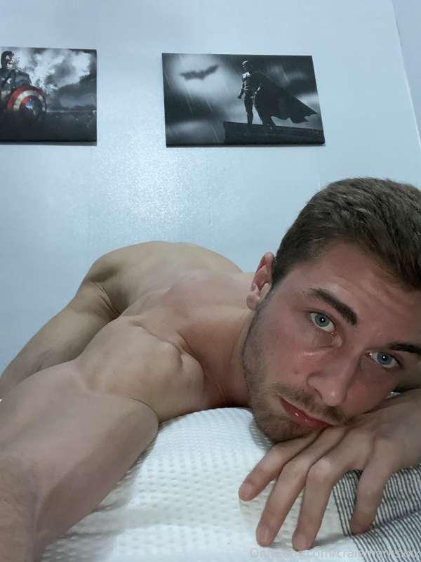 I’m lonely and nobody’s giving me any dick 😢😢
