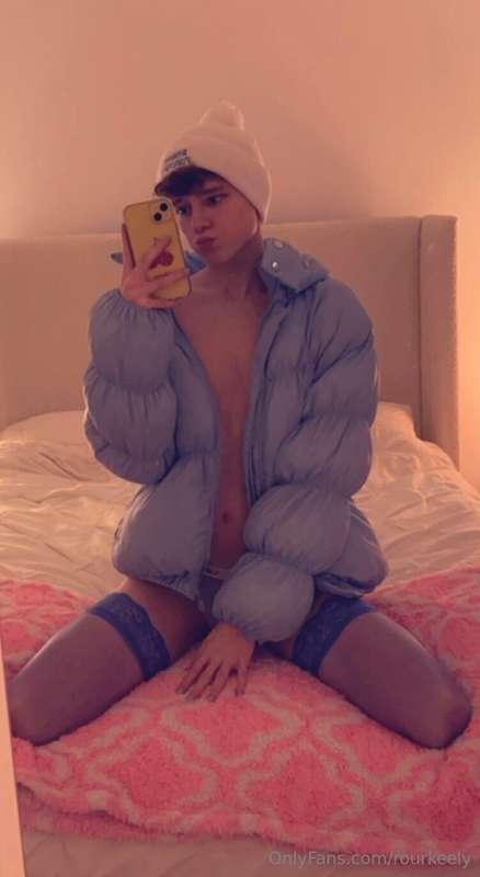 Merry Christmas! Keep an twink warm!❄️💖