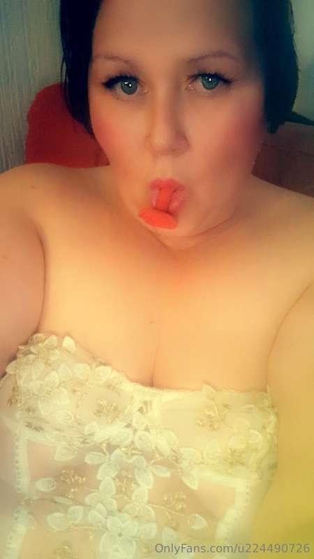 Love the taste of my butt plug when it's been in my ass xx