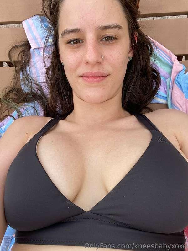 kneesbabyxoxo image #2