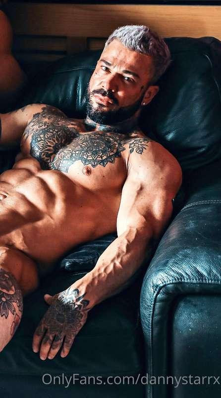 Who wants to lay there head on my chest 😈