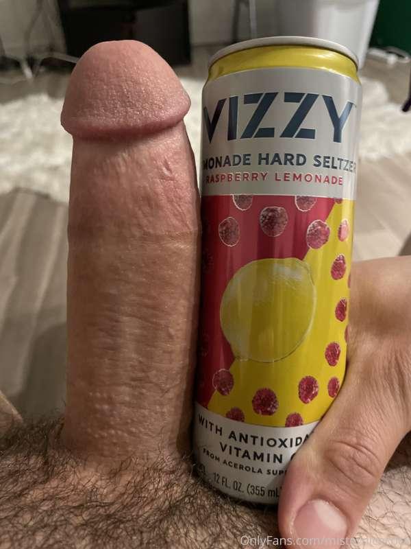 Who’s thirsty? 🥤compare my size to this Vizzy can.. I’m abou..