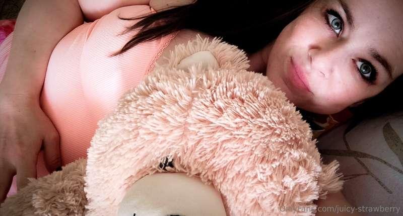 Každá se občas potřebuje přitulit... 🥰🧸❤️‍🔥