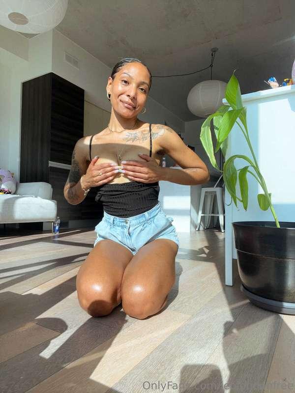 I’ll be impressed if you can name the plant 🤩🪴