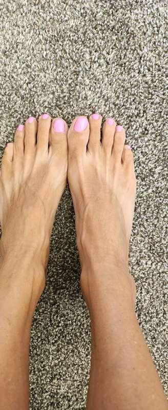 For all you foot guys, who would like to suck on my freshly ..
