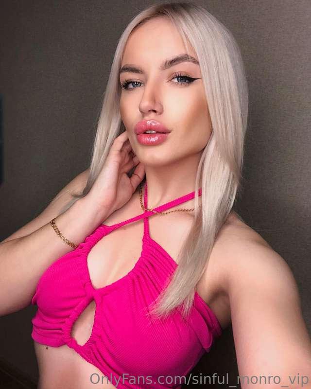 with this outfit i feel like barbie girl💘🌸