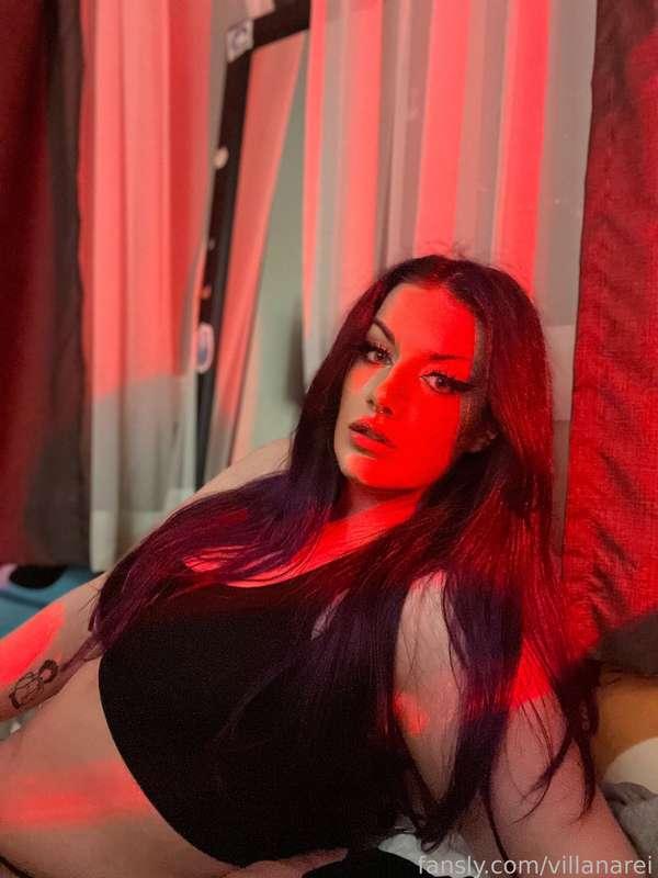 i look good in red

#fyp #tall #tallgirl #alternative #goth #gothgirl #thicc