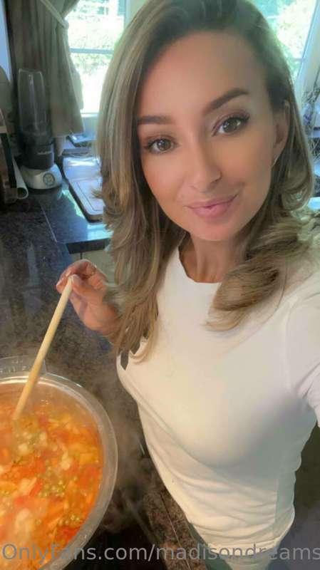 Cooking soup for lunch. want to have one?🤤