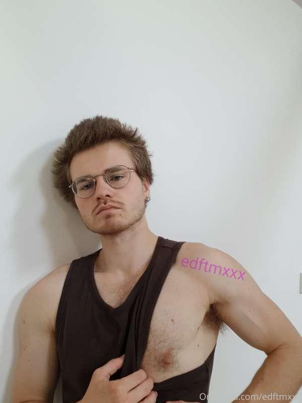 Sniff my sweaty pits🐷
