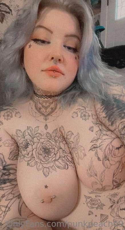 ⛓🗡⛓ u like goth girls?
