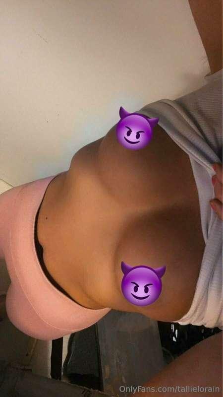 I'm showing my tits for tips this morning in your dms. That'..