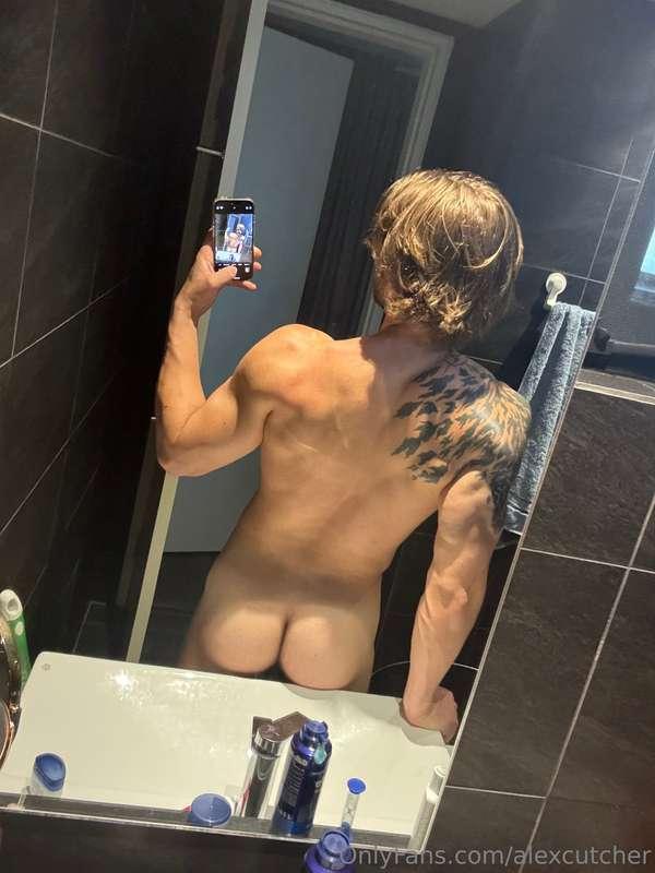 Serving cheeky views you can’t resist 🍑🔥😉