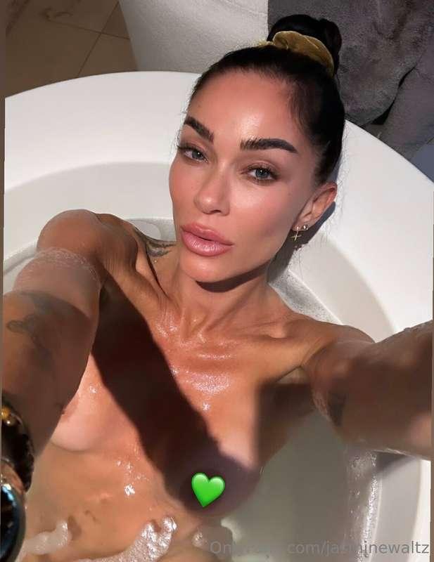 Bubble baby 💚🛁