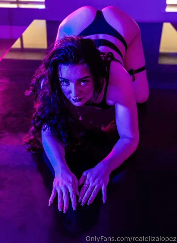 Baby do you need to go back to work tomorrow? Cum play with ..