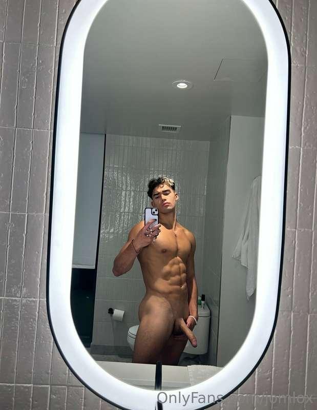 Who’s tryna suck me in washington ?💦