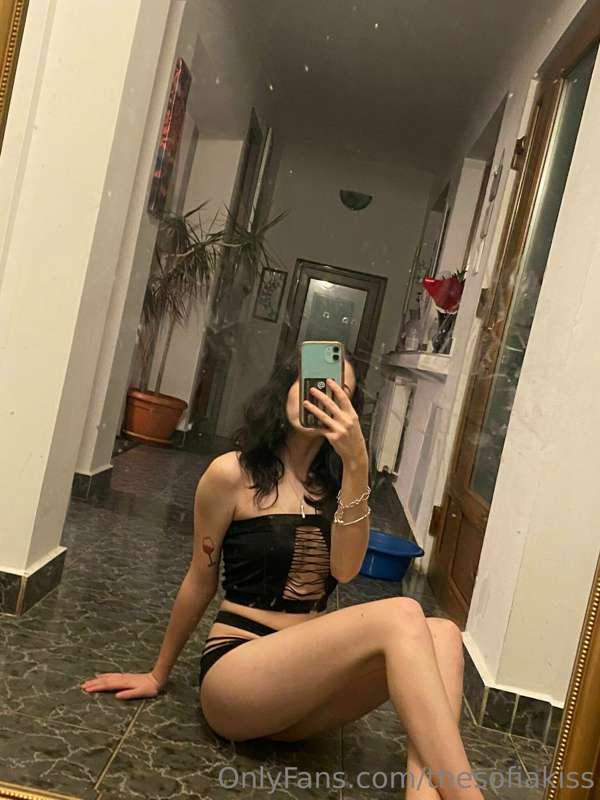 yes the floor was cold...

But guess what wasn't 🥵