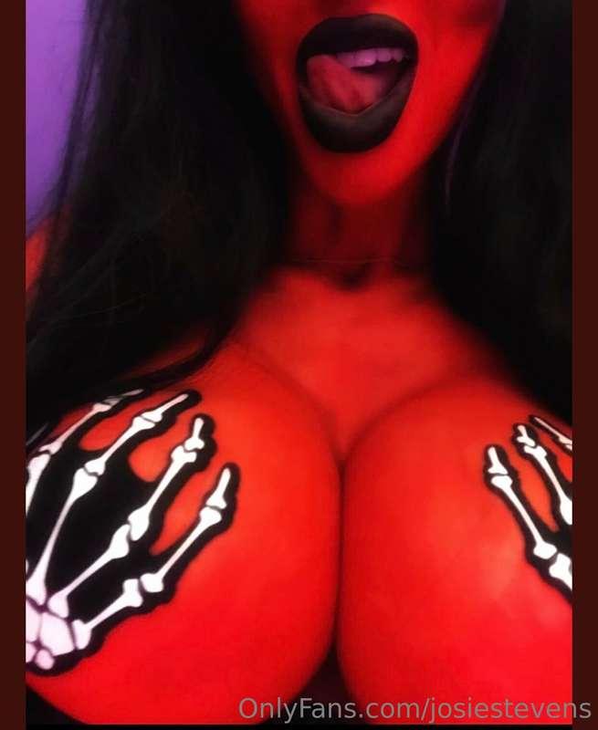 It’s the best month 😈🎃👻!