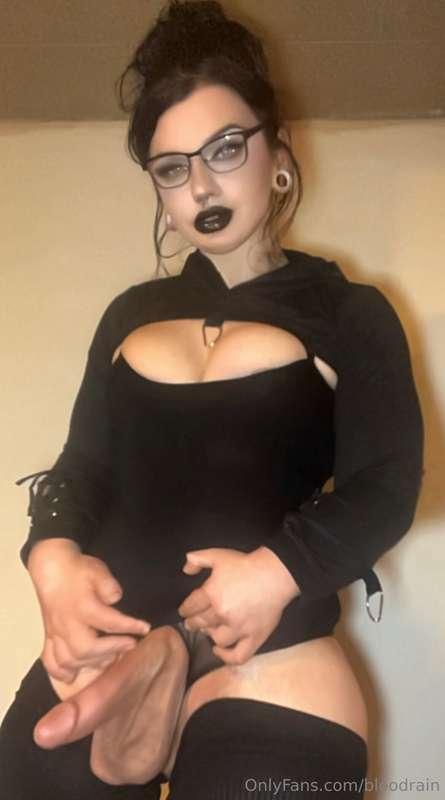 Do these glasses make my cock look fat? 🫢😈The more pics I se..