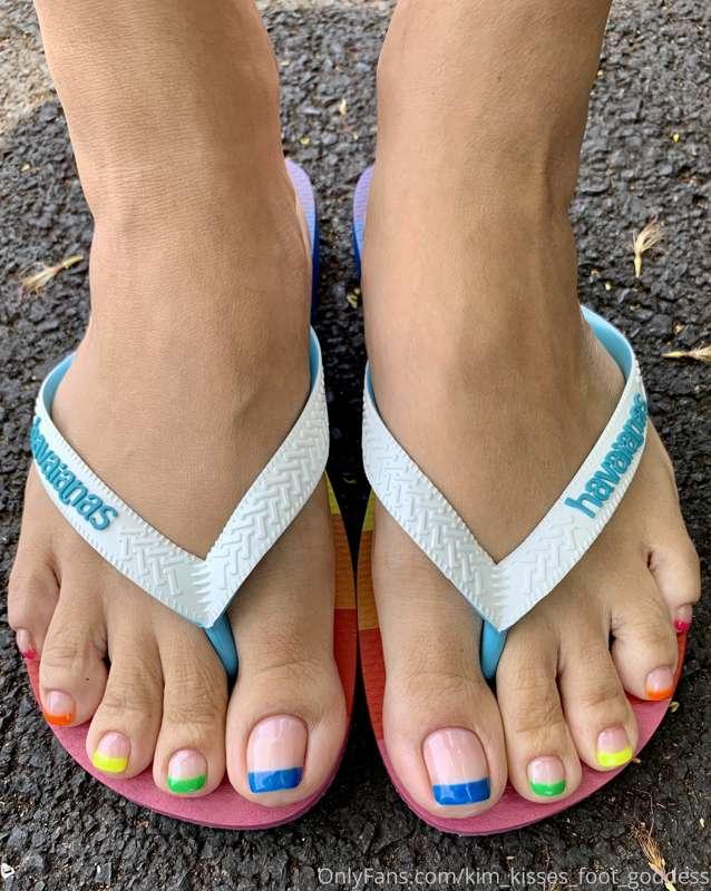 Pedi reveal 🌈
Isn’t it cheerful and sexy 🥺