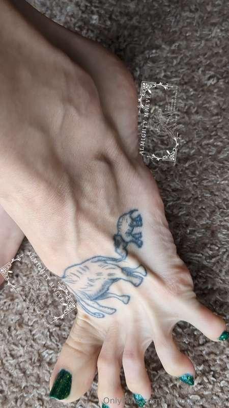Look at those toes and tendons 😍
