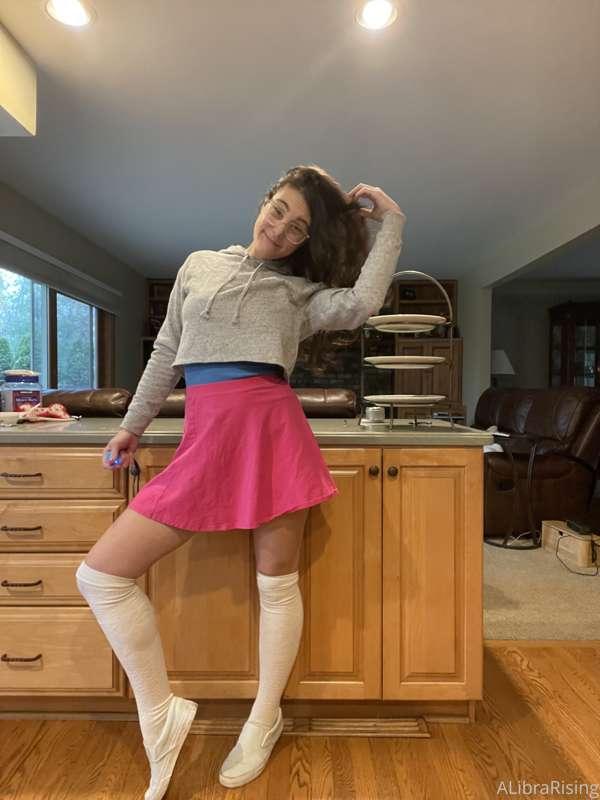 Leggy queen, at your service 🦄