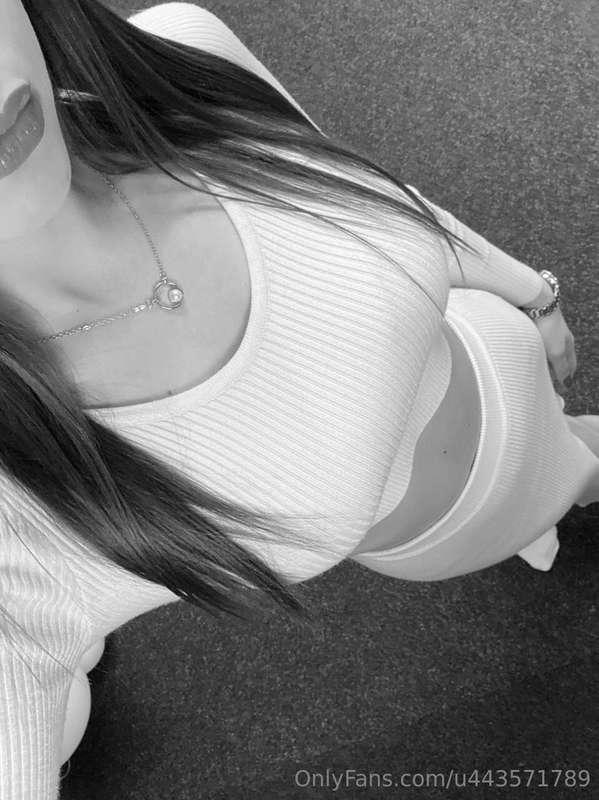 Black and white photos, there's something about them💫