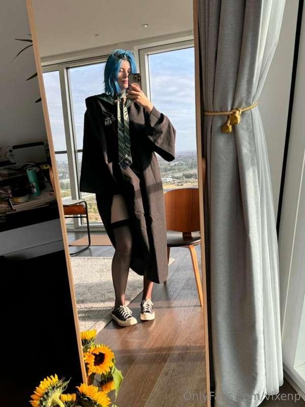Wanna know what’s under my robe? 🧙😏
Tip 24$ under this post