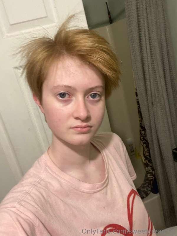 I've been trying to dye my hair all night with no luck, goin..