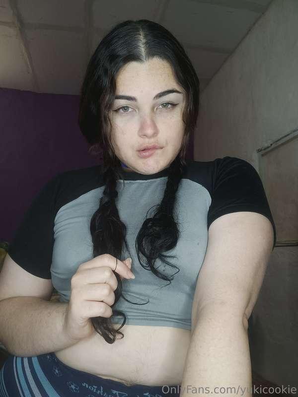 Flirting with you online beats every reality show 💻💘#breasts..