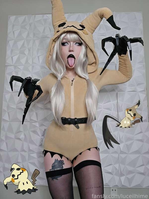 Mimikyu uses seduce 
It's super effective 🖤 
How will you get out of this?
😈 

Working on making some actual Mimikyu arms! I just need to learn how to sew 😮‍💨

#cute #Pokémon #alt #creepy #cute #nerdy #cosplay #mimikyu